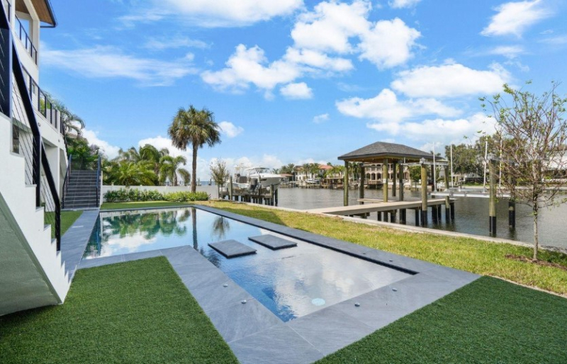 outdoor swimming pool